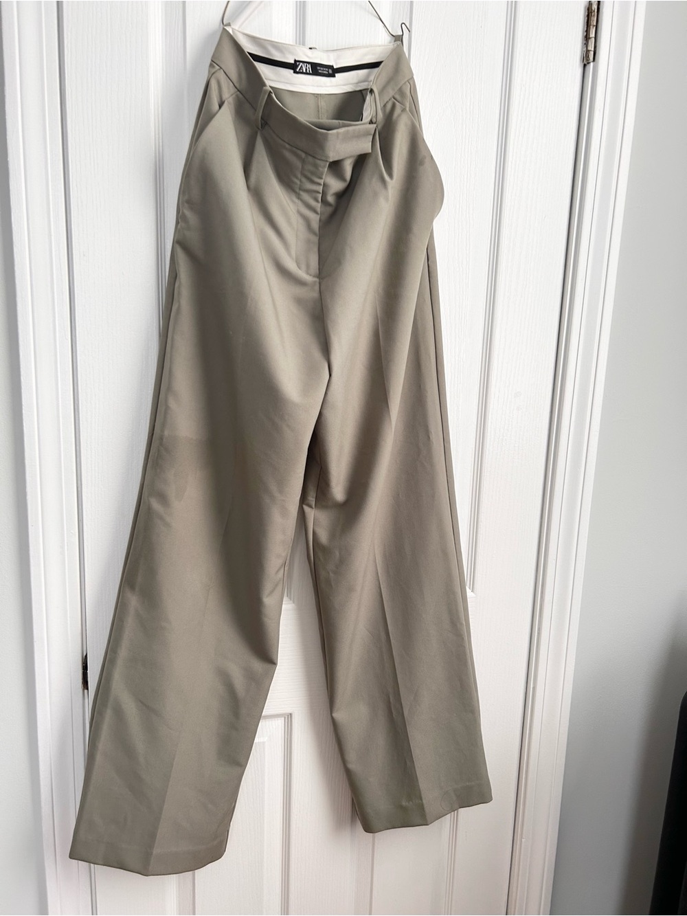 Zara light Olive Green Wide-Leg pants size 26